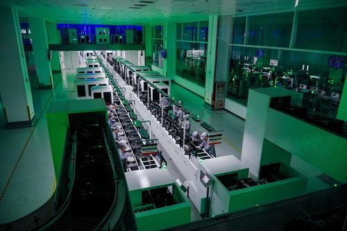 暗中 工作的智能工厂 机械手上长出了 眼睛 丨新经济 再出发