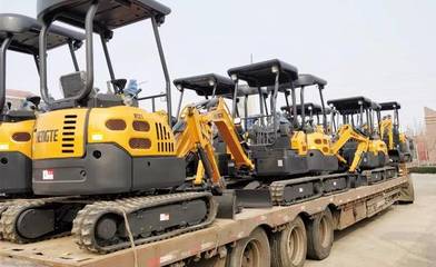 恒特挖掘机再次交付15台微型挖掘机，助力客户高效作业